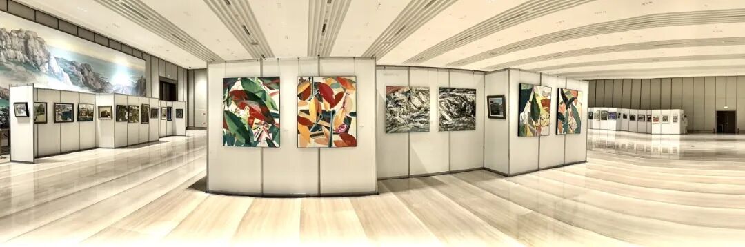 “一处风景--2024·油画名家学术邀请展”在青岛国际会议中心开幕 图片